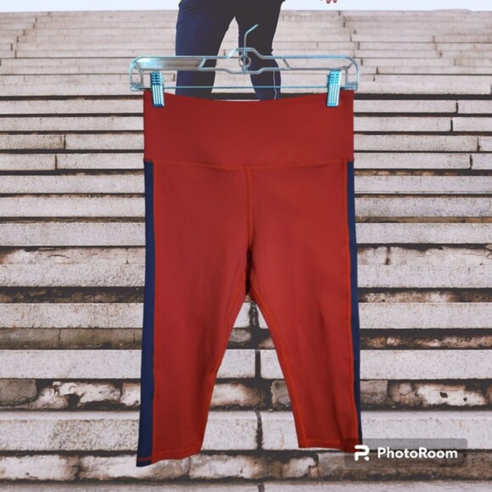 Zyia Active Red Capri Leggings Women's Size 6-8 (P5)‎
